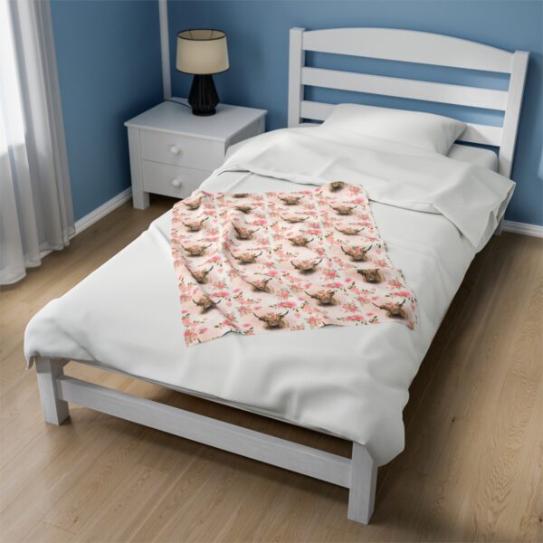 Highland Cow Plush Blanket - Image 5